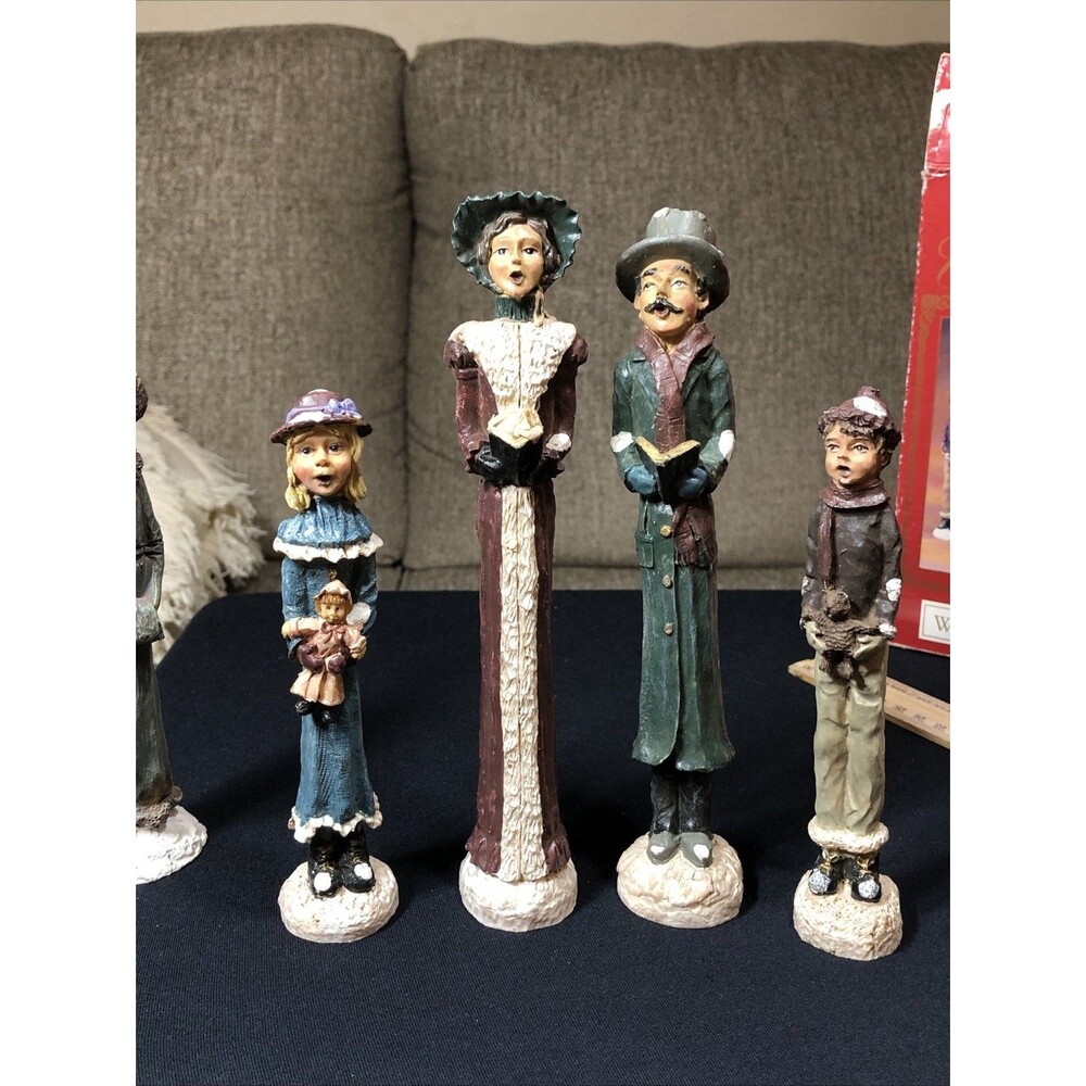 Set of 4 VTG Windsor Collection Victorian Christmas Dickens Carolers + 1 Extra